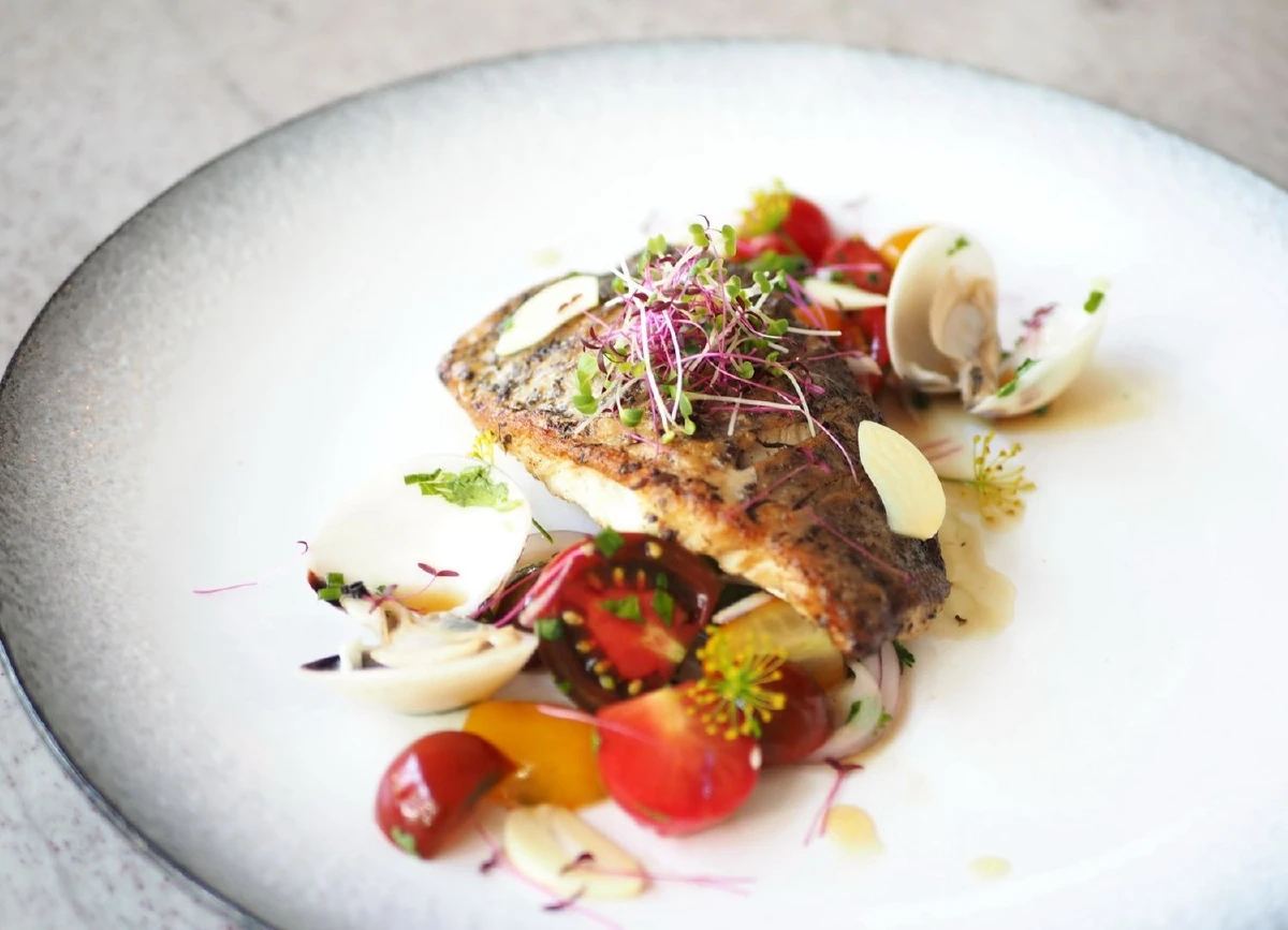 50 เสน่ห์แห่งรสชาติแปลกใหม่เคล้ากลิ่นอายตะวันตก ผสานรสชาติตะวันออก สองความต่างที่ลงตัว