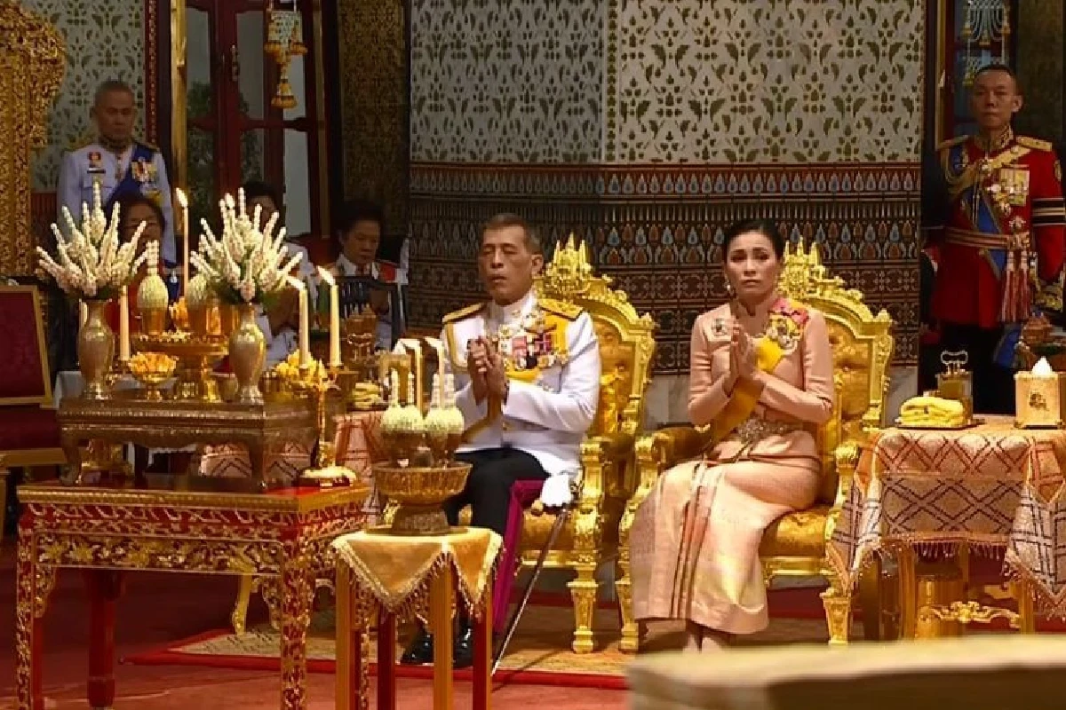 ถวายพระราชสมัญญาร.4เป็นพระสยามเทวมหามกุฏวิทยมหาราช