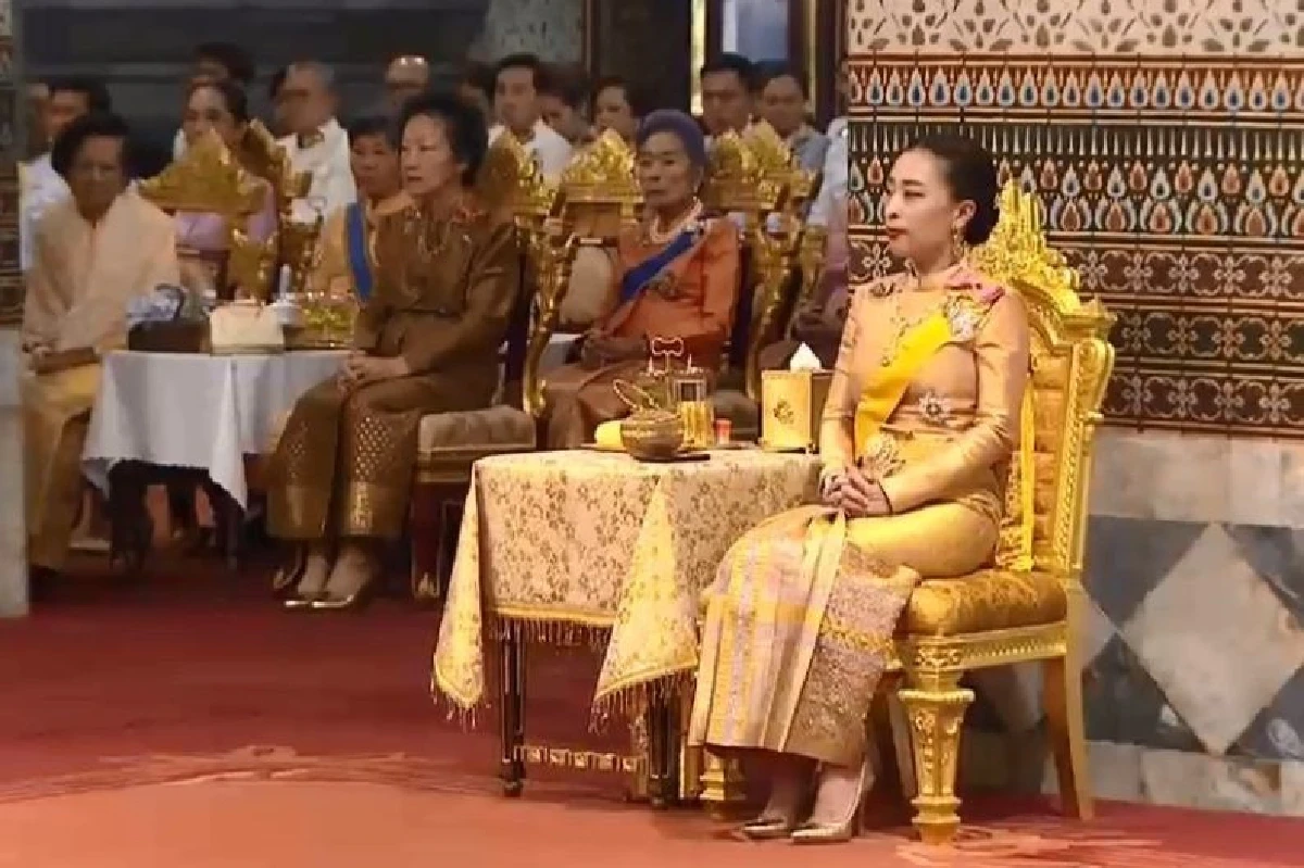 ถวายพระราชสมัญญาร.4เป็นพระสยามเทวมหามกุฏวิทยมหาราช