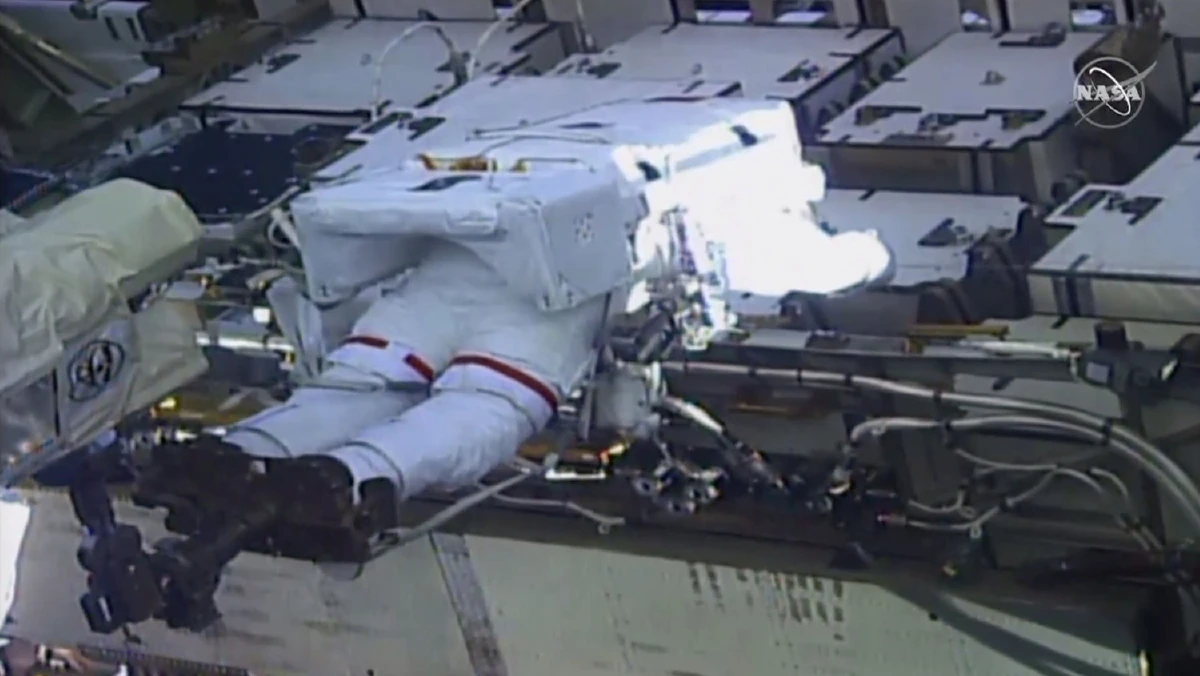 สองนักบินหญิงอเมริกันสร้างประวัติศาสตร์ นักบินหญิงล้วนทีมแรกที่เหยียบอวกาศ (ภาพชุด)