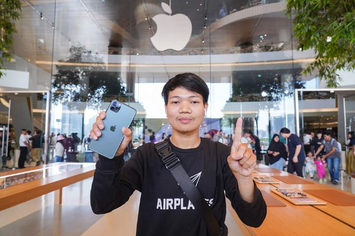 คนทะลักแห่เข้าคิวซื้อไอโฟน 11 ที่แอ๊ปเปิ้ลสโตร์ ไอคอนสยาม แห่งแรกในไทย