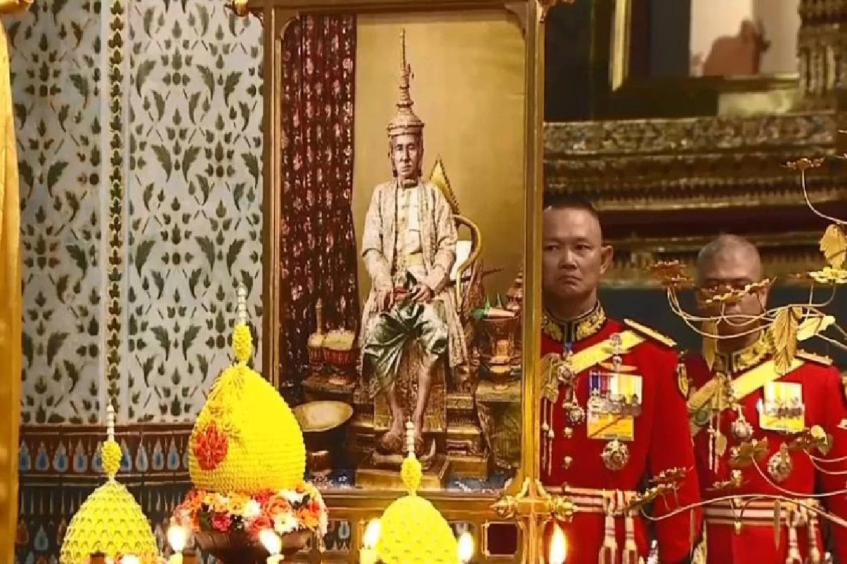 ถวายพระราชสมัญญาร.4เป็นพระสยามเทวมหามกุฏวิทยมหาราช