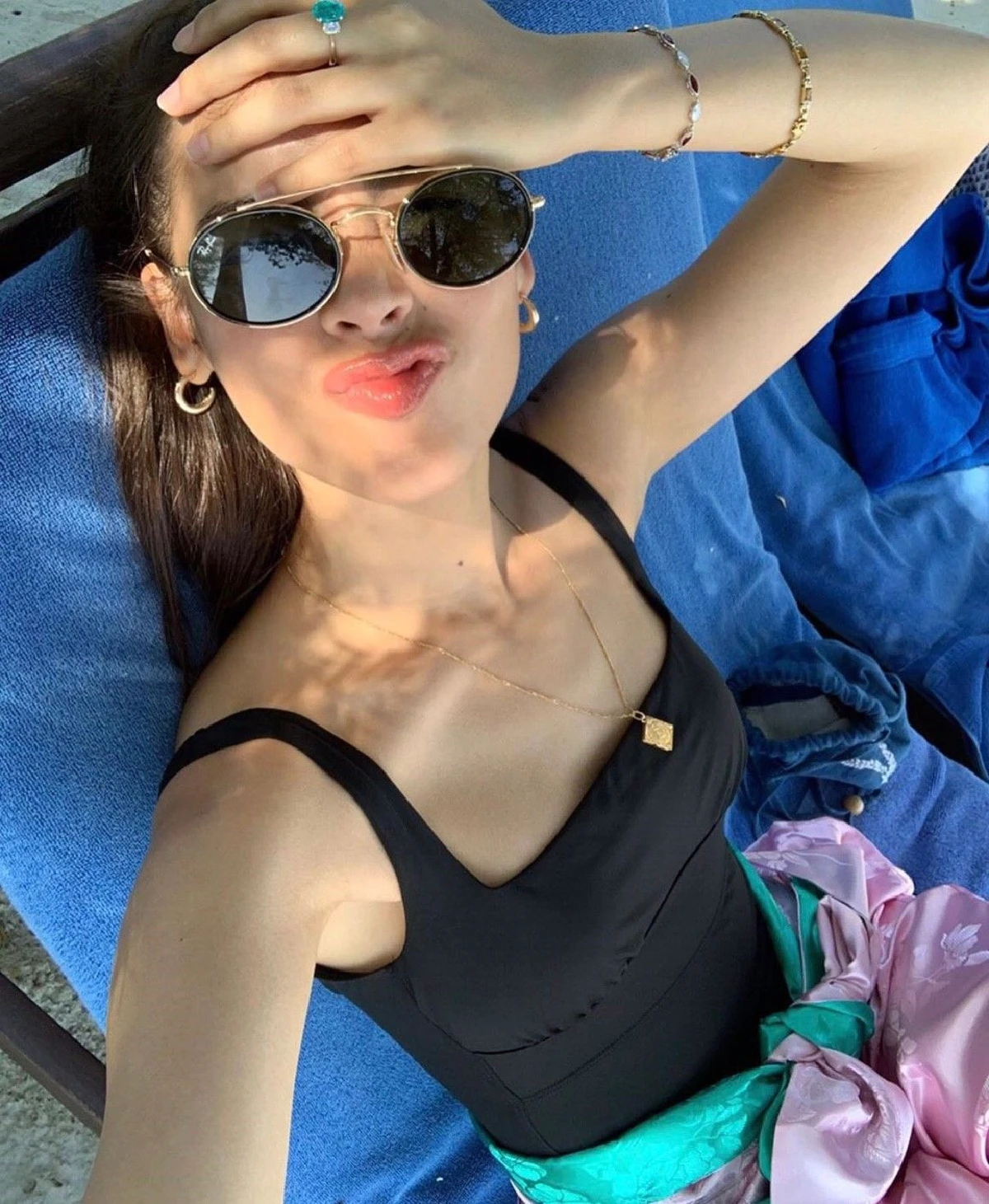 เซ็กซี่เบาๆ! ญาญ่า อุรัสยา อวดลุคสวยสบายๆริมทะเล