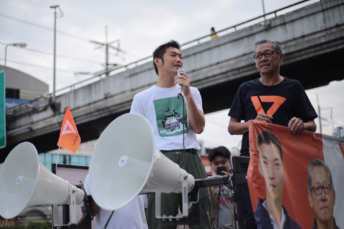 "ธนาธร" อ้อนชาวสามพรานเทคะแนนเลือกผู้สมัครอนาคตใหม่ "ธนาธร" อ้อนชาวสามพรานเทคะแนนเลือกผู้สมัครอนาคตใหม่