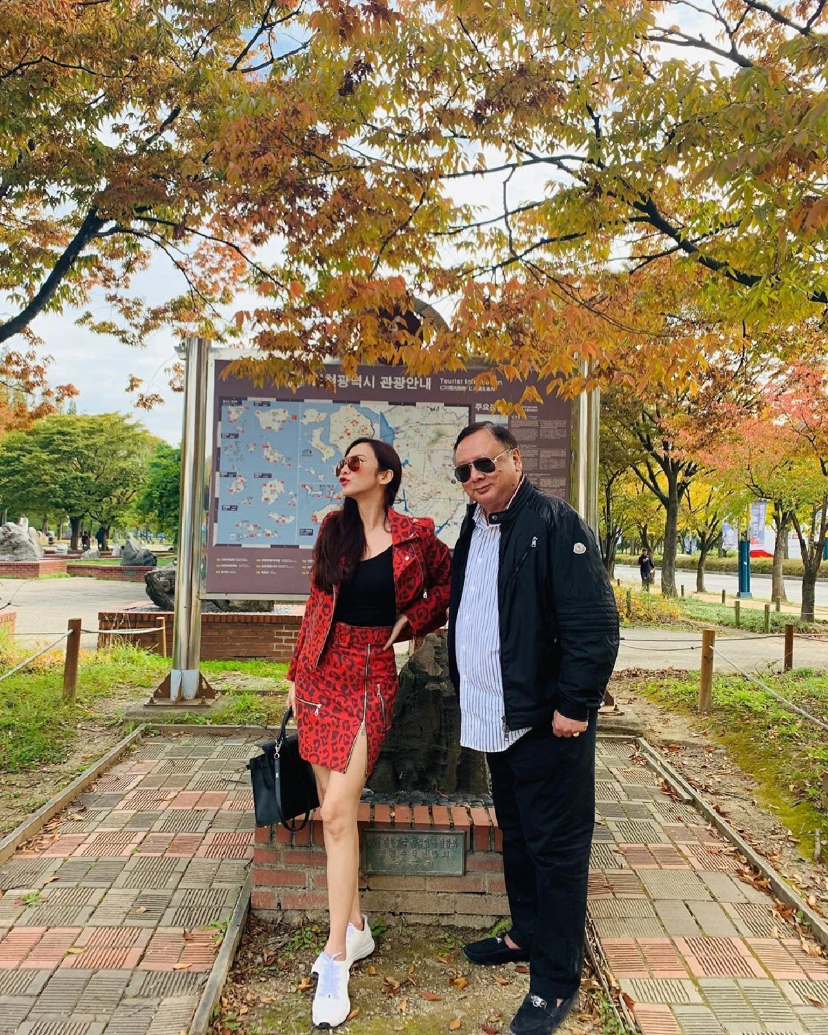 อั้ม พัชราภา เผยคลิปน่ารัก! เต้นริมถนนกับคุณพ่ออย่างสนุกสนานที่เกาหลี (คลิป)