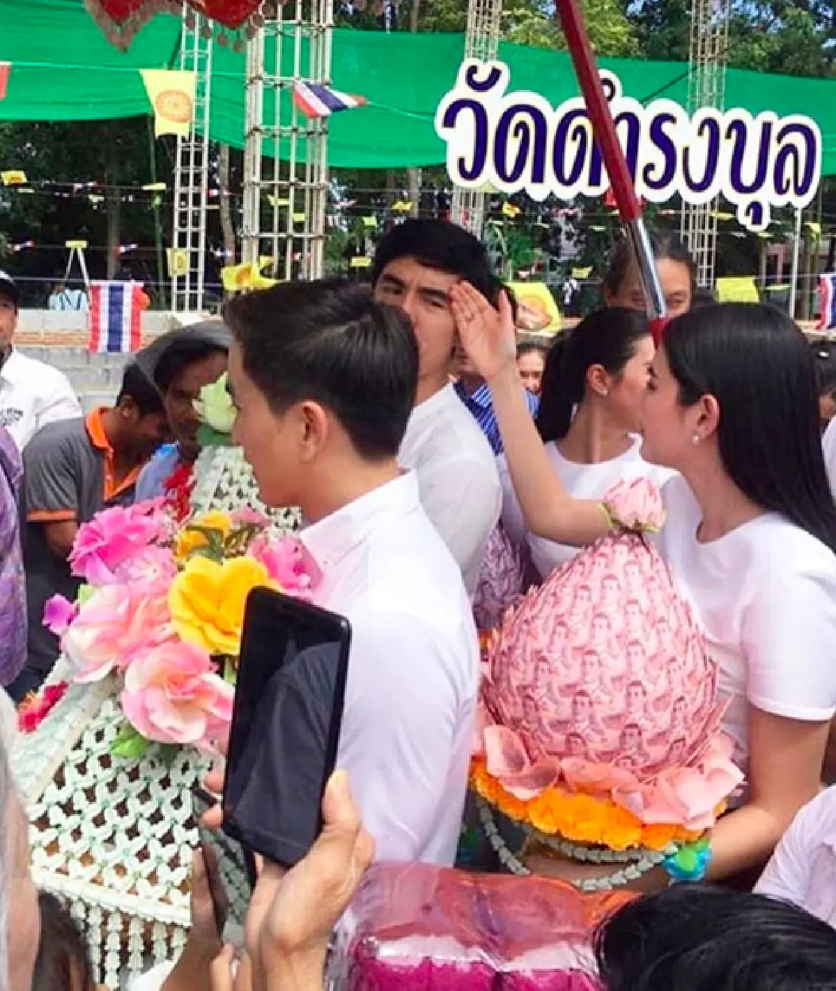 กฐินหวาน! "ใหม่-เต๋อ-มิ้นต์-ภูผา” แท็กทีมทำบุญใหญ่ แฟนคลับแห่ร่วมแน่นวัด