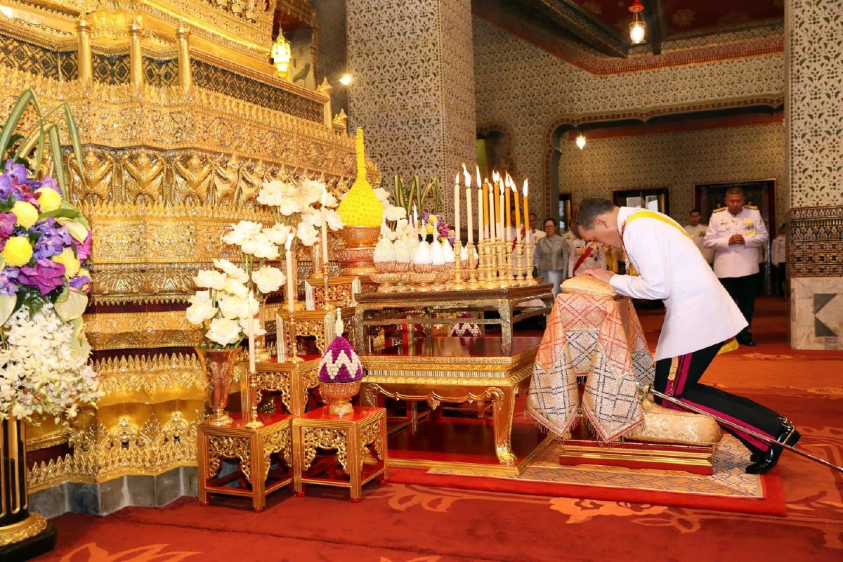 ในหลวง-พระราชินีทรง บำเพ็ญพระราชกุศลครบ100ปี "สมเด็จพระศรีพัชรินทราฯ"