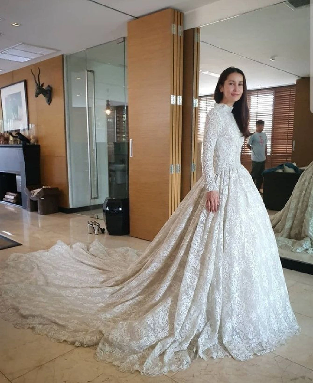 แอบลุ้นอยู่นะจ๊ะ! "แอน ทองประสม” ฟิตติ้งชุดแต่งงานสวยสง่ามาก ทำแฟนคลับฮือฮา