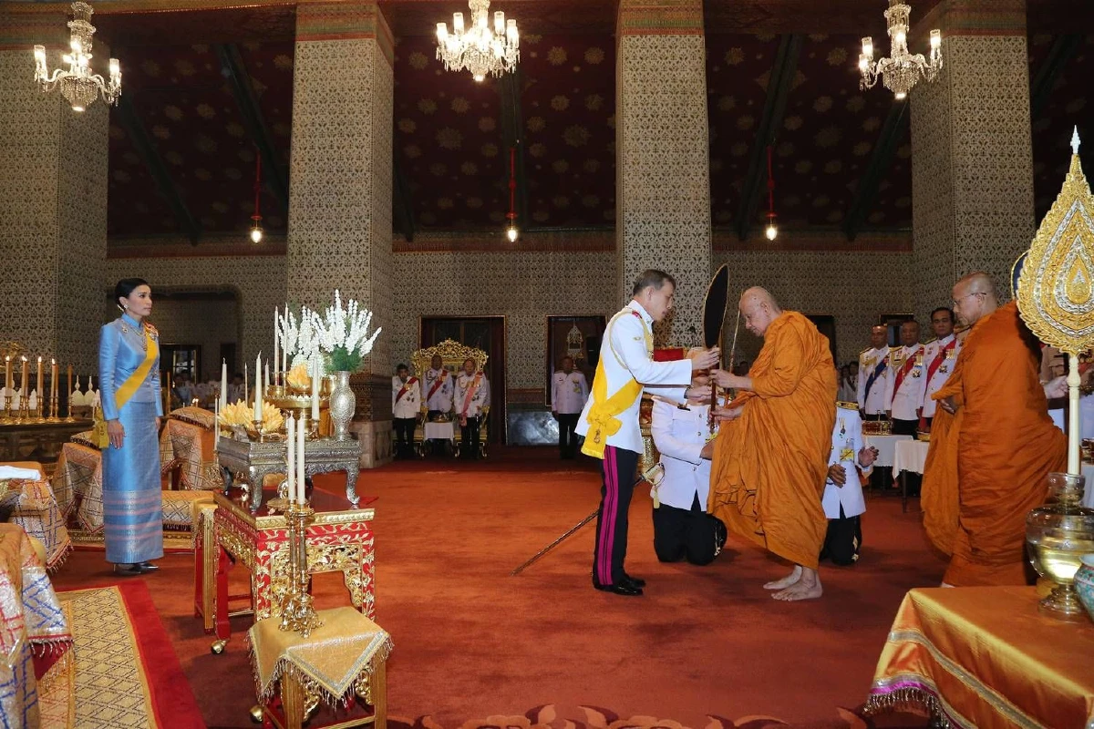 ในหลวง-พระราชินีทรง บำเพ็ญพระราชกุศลครบ100ปี "สมเด็จพระศรีพัชรินทราฯ"
