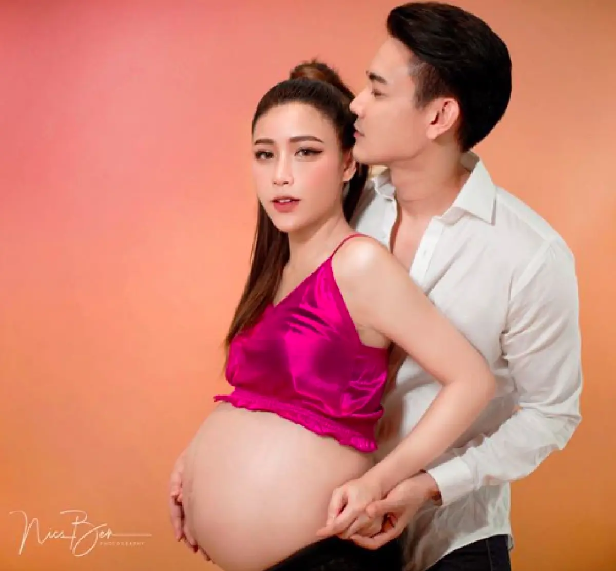 แซ่บส่งท้าย "ฟลุค-แอปเปิ้ล” ถ่ายแฟชั่นเซ็ต ทิ้งทวนก่อนคลอด!