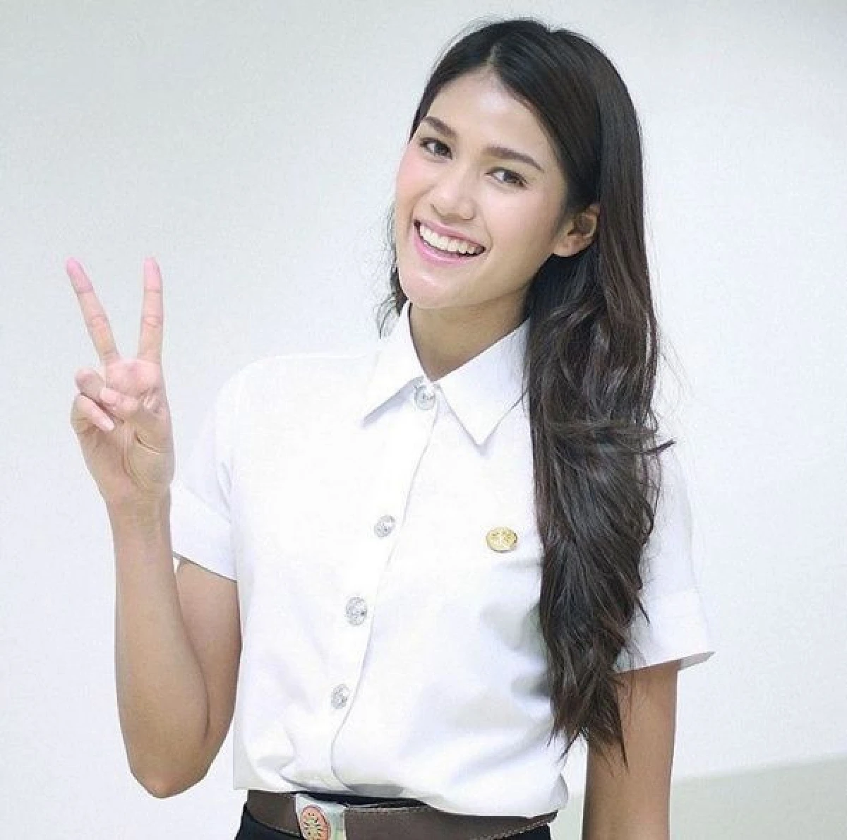 จบช้า..แต่จบชัวร์! "แนท อนิพรณ์” สุดภาคภูมิใจ เผยภาพในชุดครุยจบปริญญาตรีแล้ว