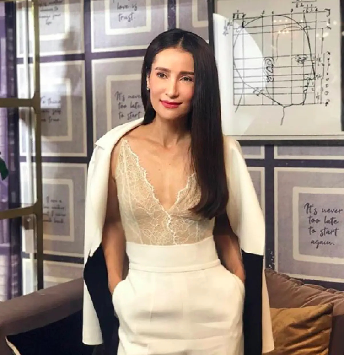 แอบลุ้นอยู่นะจ๊ะ! "แอน ทองประสม” ฟิตติ้งชุดแต่งงานสวยสง่ามาก ทำแฟนคลับฮือฮา