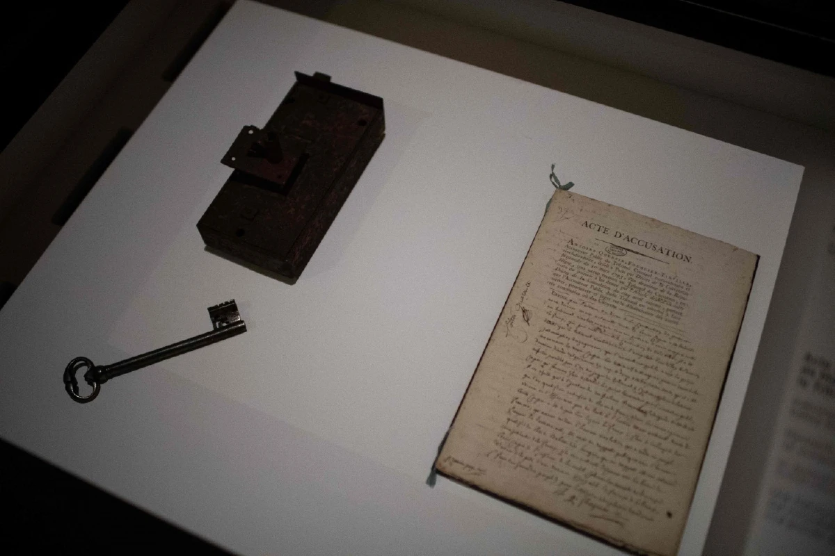 รองเท้าที่พระนางมารี อ็องตัวแน็ตทรงใส่ก่อนถูกประหาร