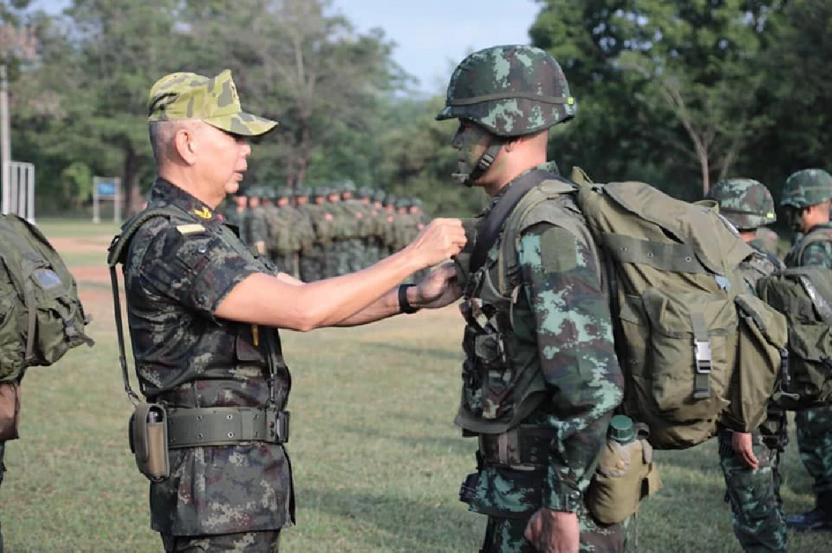 "บิ๊กแดง"บินชายแดนไทย-เมียนมา เยี่ยมหน่วยRDF