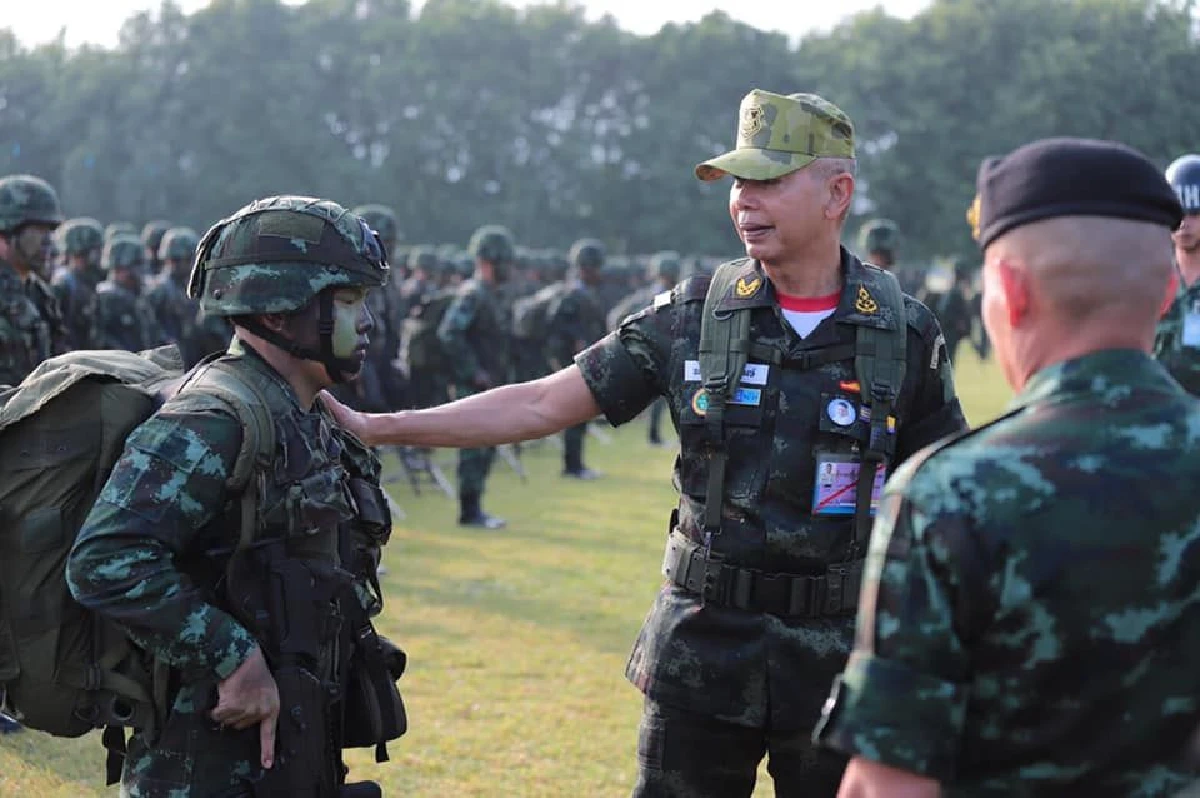 "บิ๊กแดง"บินชายแดนไทย-เมียนมา เยี่ยมหน่วยRDF