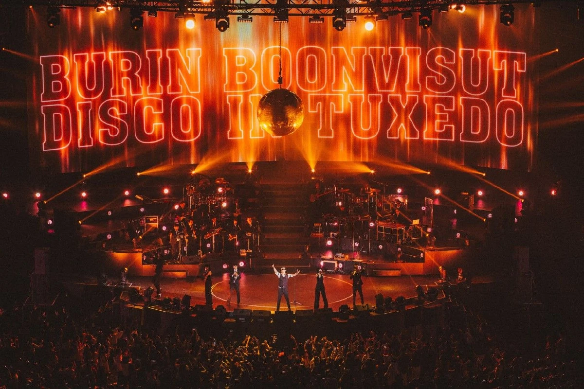 Burin Boonvisut DISCO IN TUXEDO  คอนเสิร์ตในรอบ 18 ปีสมศักดิ์ศรีเจ้าพ่อเพลงดิสโก้