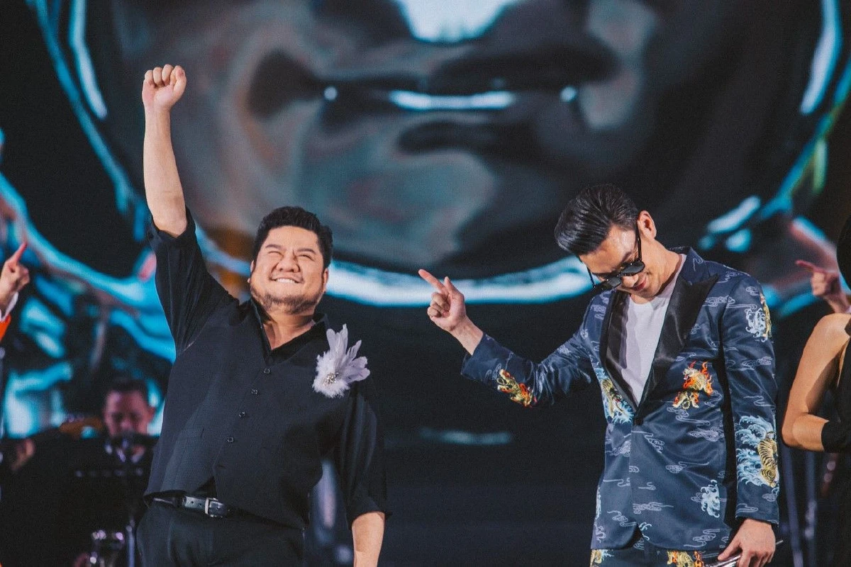 Burin Boonvisut DISCO IN TUXEDO  คอนเสิร์ตในรอบ 18 ปีสมศักดิ์ศรีเจ้าพ่อเพลงดิสโก้