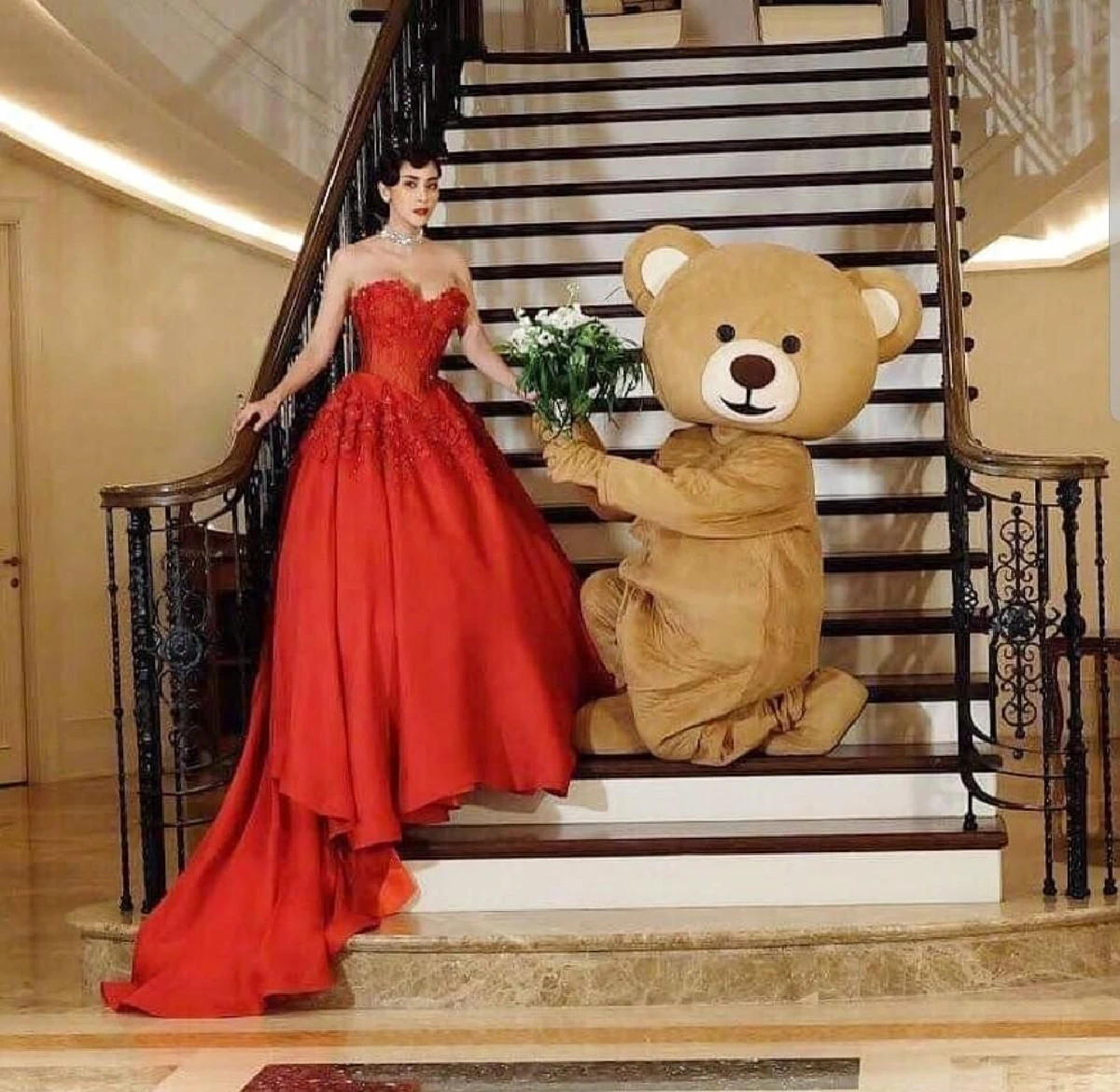 งดงามจับตา! ใหม่ สุคนธวา พักลุคแซ่บแต่งชุดไทยถ่ายพรีเวดดิ้ง