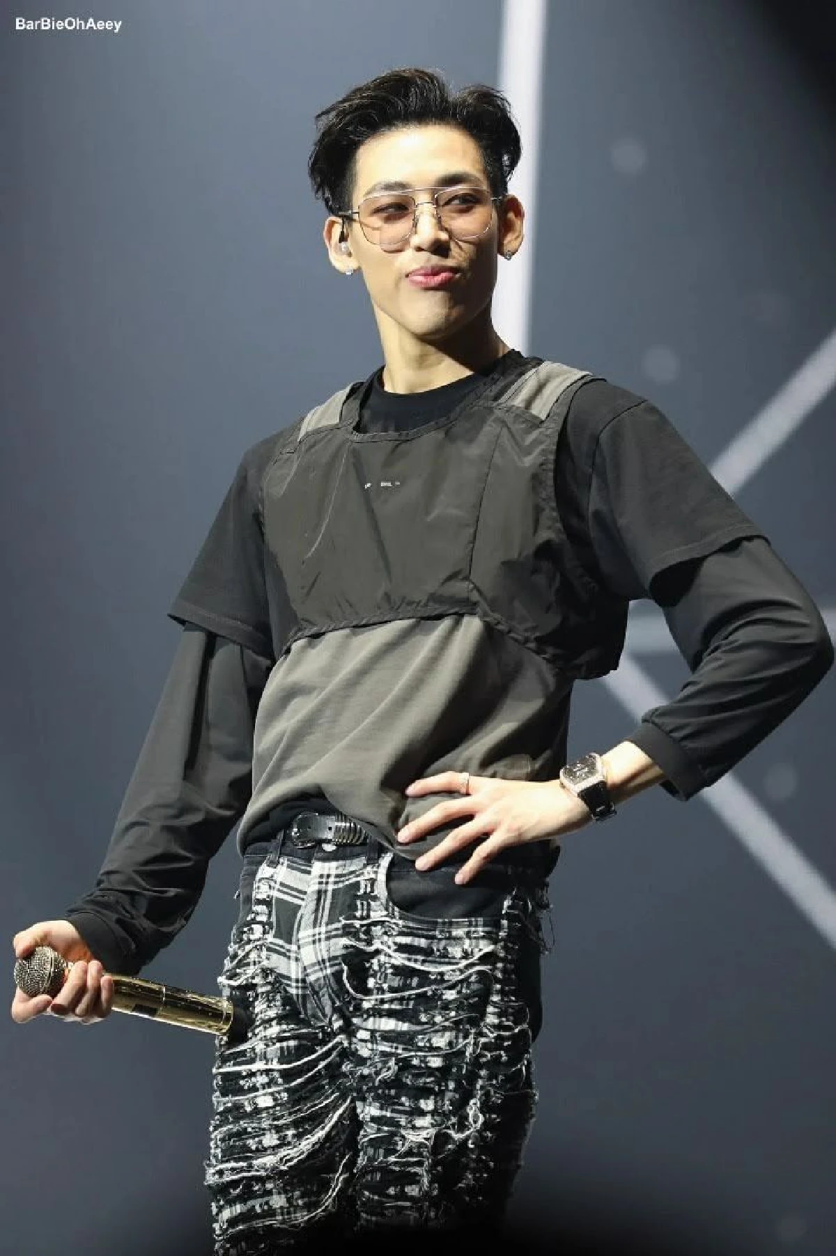 “แบมแบม” วาดลวดลายนายแบบ เปลี่ยนเวทีให้กลายเป็นรันเวย์ Paris Fashion Week