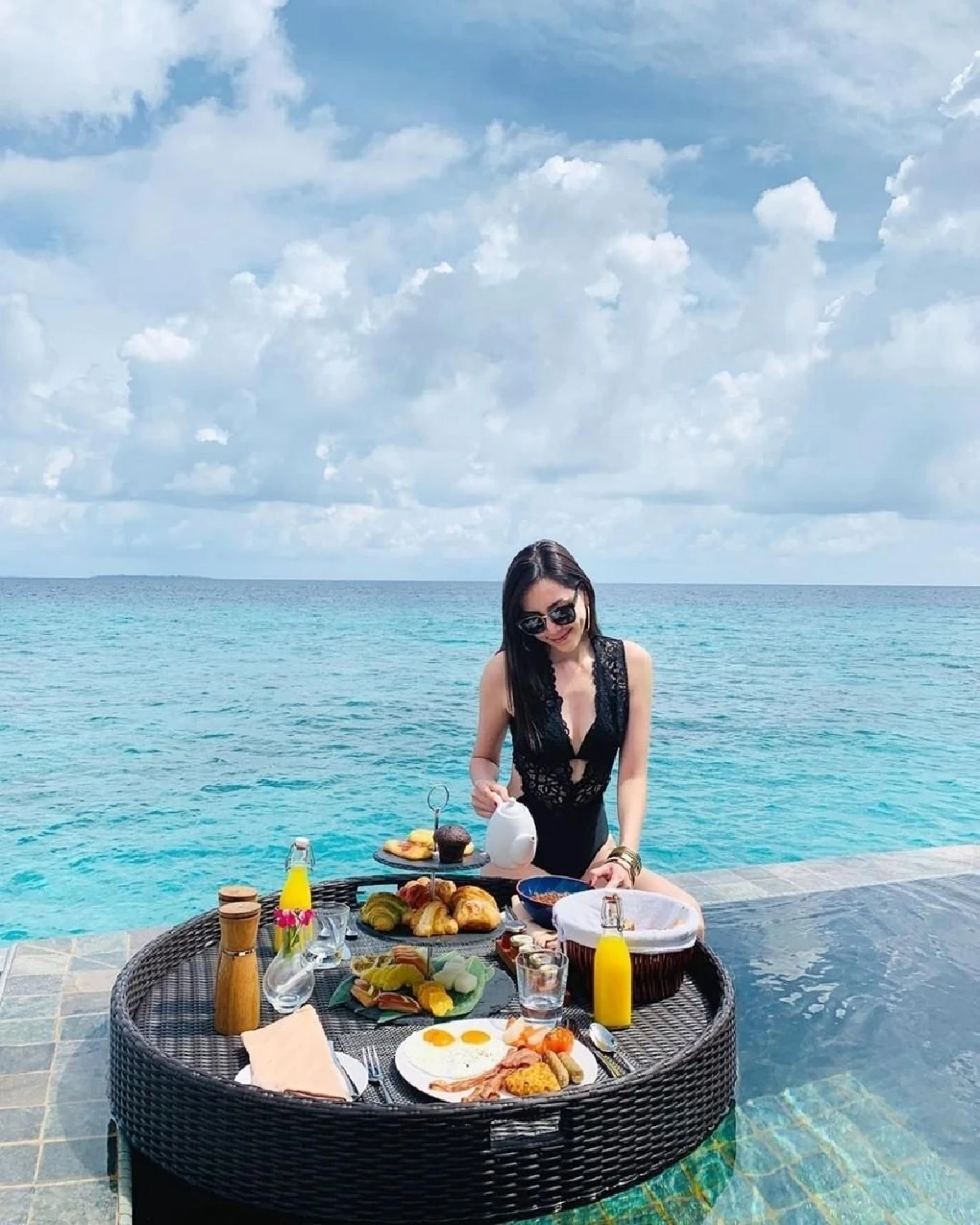 เชน-แพร หวานจัดหนักที่มัลดีฟส์ จูบดูดดื่มกลางสระพร้อมแคปชั่นลุ้นข่าวดี