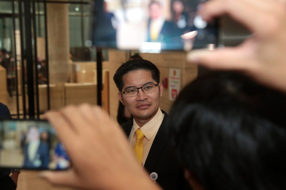 "เต้ มงคลกิตติ์"ของขึ้นเล็งเรียกนายกฯผบ.เหล่าทัพชี้แจงจัดงบกองทัพ "เต้ มงคลกิตติ์"ของขึ้นเล็งเรียกนายกฯผบ.เหล่าทัพชี้แจงจัดงบกองทัพ