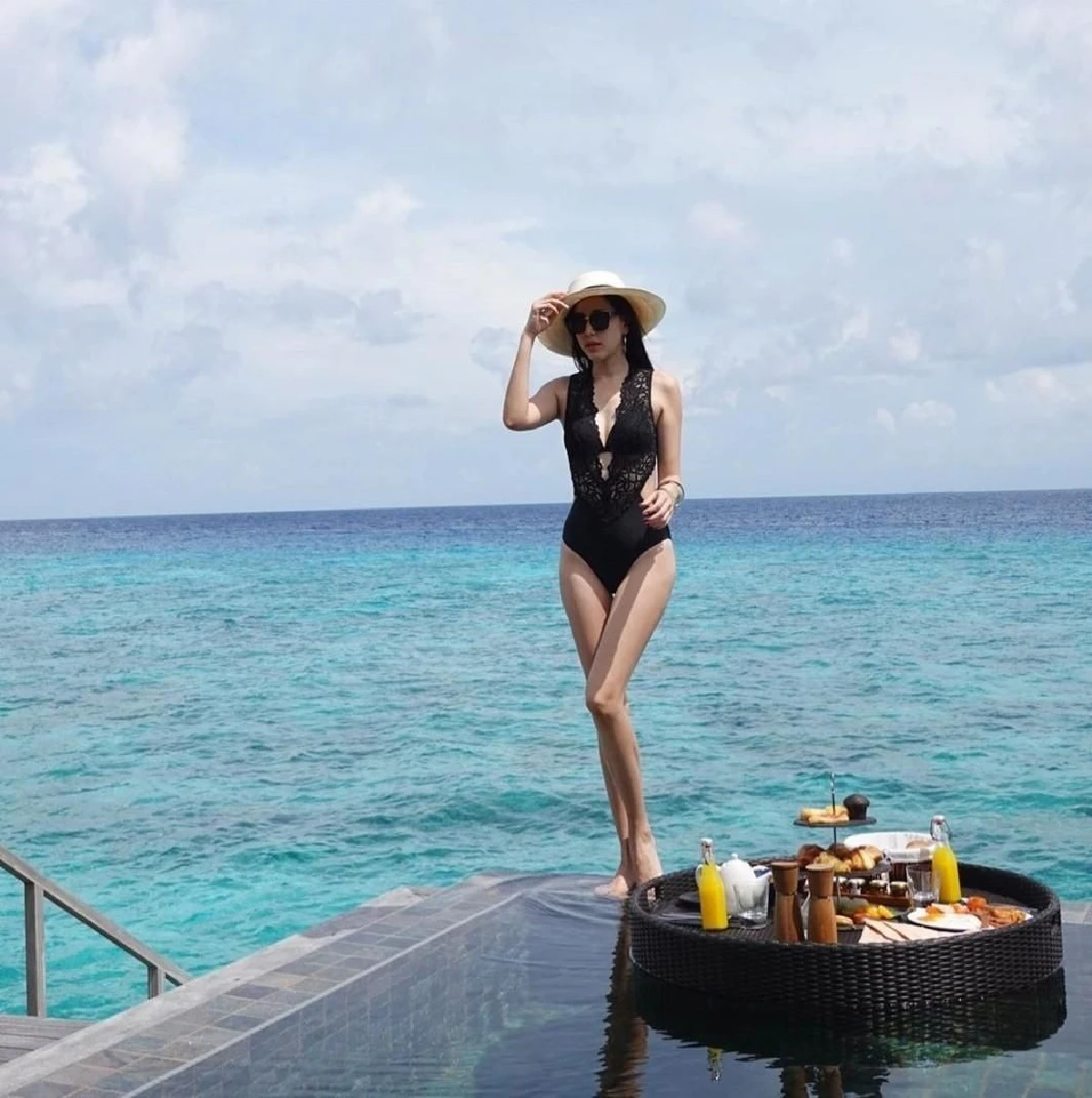 เชน-แพร หวานจัดหนักที่มัลดีฟส์ จูบดูดดื่มกลางสระพร้อมแคปชั่นลุ้นข่าวดี