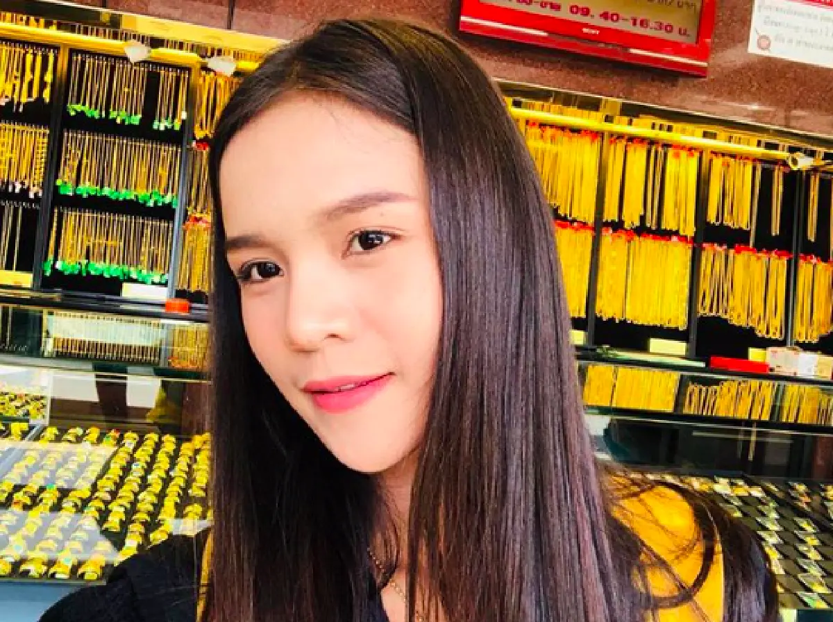 สวยและรวยจริง! “อาม ชุติมา” ย้ายเข้าบ้านใหม่ ของแบรนด์เนมเกลื่อนเต็มพื้นบ้าน