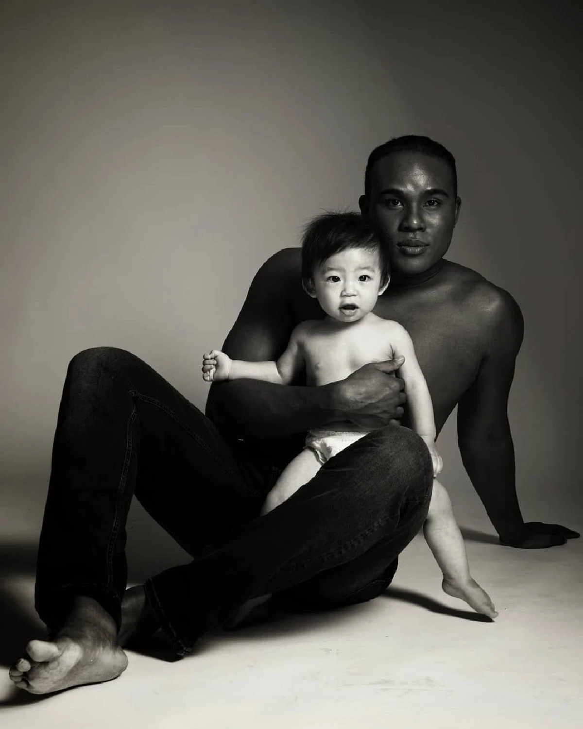 ความรักลุงกับหลาน “รัศมีแข” อุ้ม “น้องปกป้อง” ถ่ายแบบทูโทนสุดคลู