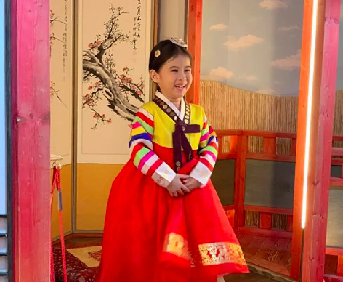 คู่หูต่างวัย! "แม่เมย์-น้องมายู" สวมชุดฮันบกกันแบบจัดเต็ม น่ารักที่สุด