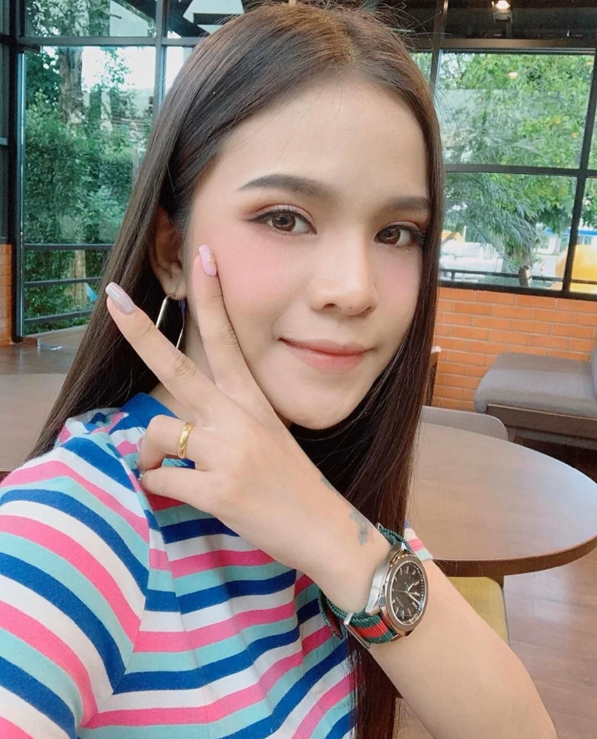 สวยและรวยจริง! “อาม ชุติมา” ย้ายเข้าบ้านใหม่ ของแบรนด์เนมเกลื่อนเต็มพื้นบ้าน