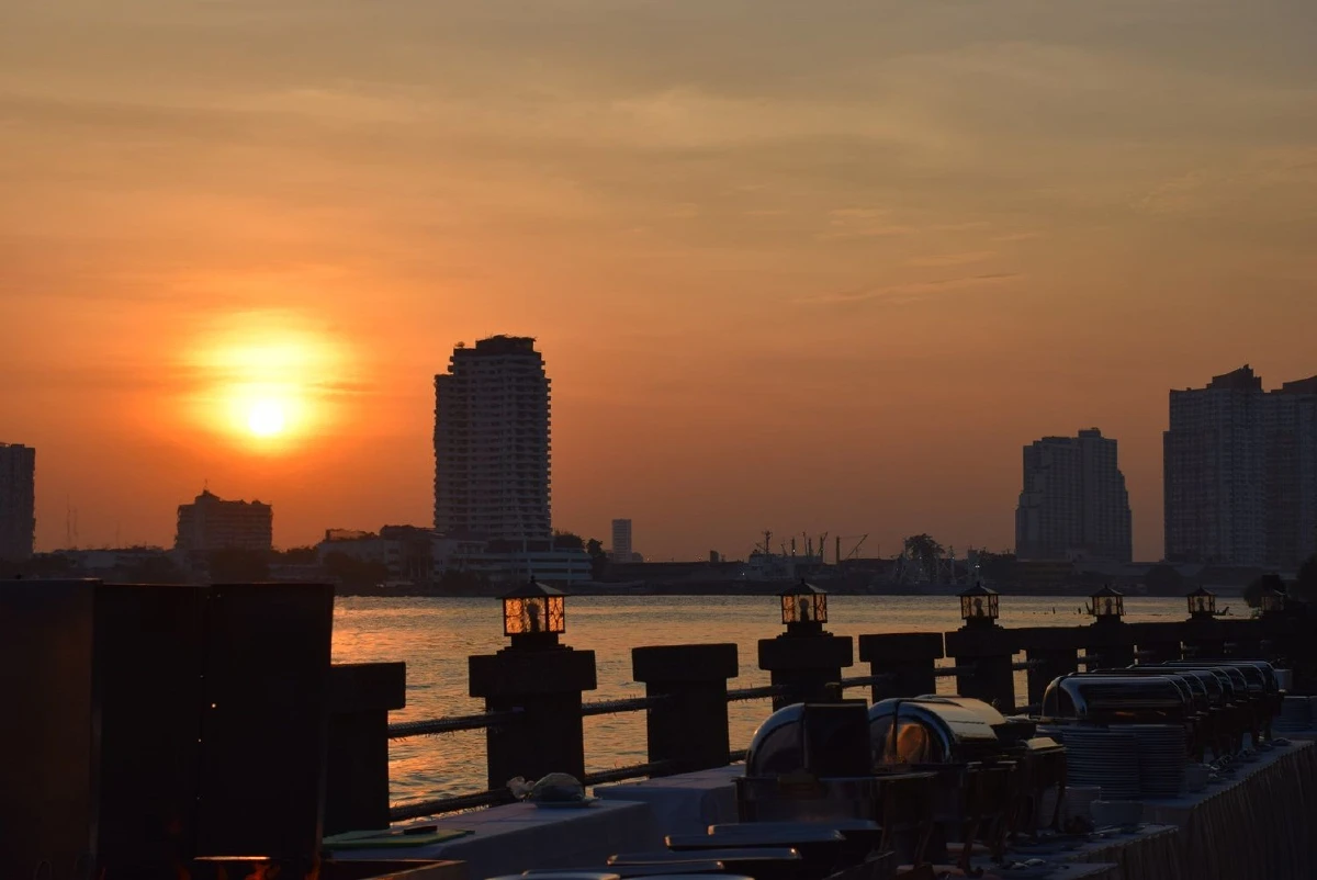 “มนต์เสน่ห์แห่งวันลอยกระทง” ณ โรงแรมมณเฑียร ริเวอร์ไซด์