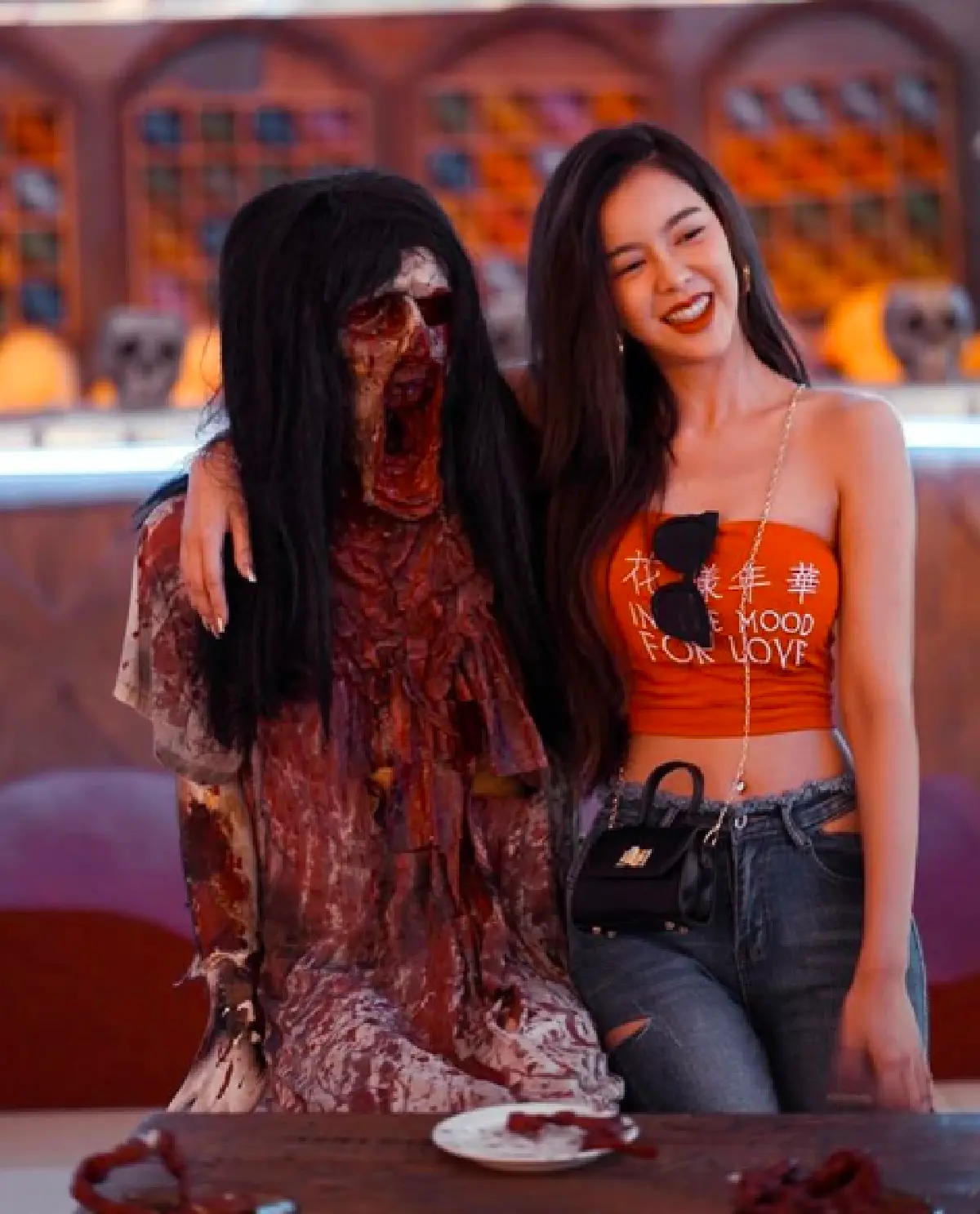 "ไอซ์ ปรีชญา” สวยเริ่ดทุกซีซั่น! จับมือเพื่อนซี้อวดหุ่นชวนหวิวเล่นน้ำเบาๆ