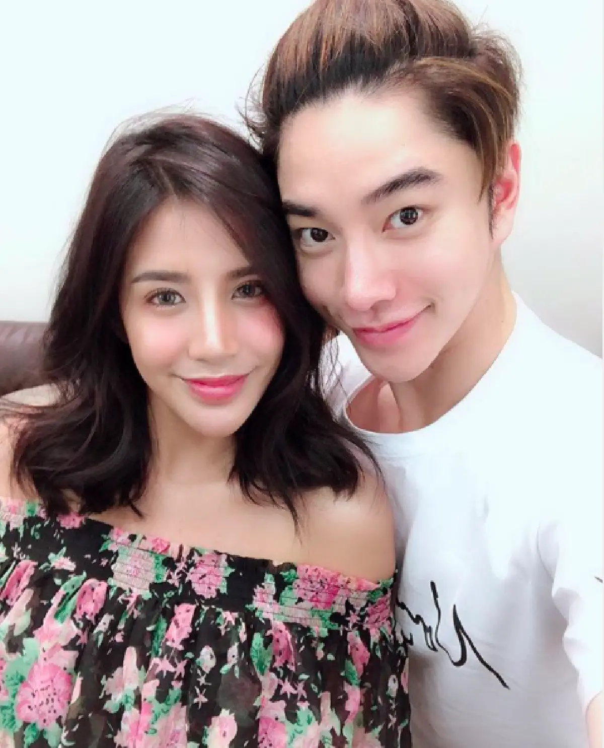 "ใบเตย อาร์สยาม” มอบไอโฟน 11 โปร ให้เป็นของขวัญ “น้องฉัตร” ด้าน "ดีเจแมน” แอบเมนต์แซว