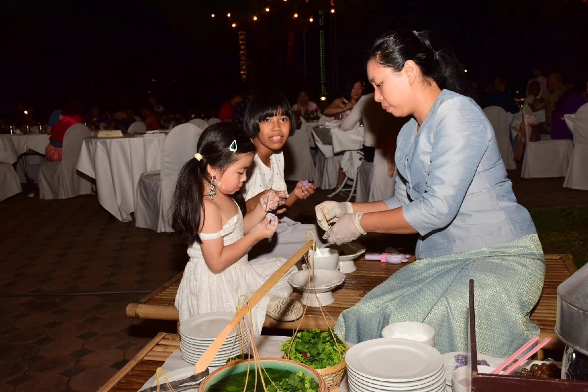 “มนต์เสน่ห์แห่งวันลอยกระทง” ณ โรงแรมมณเฑียร ริเวอร์ไซด์