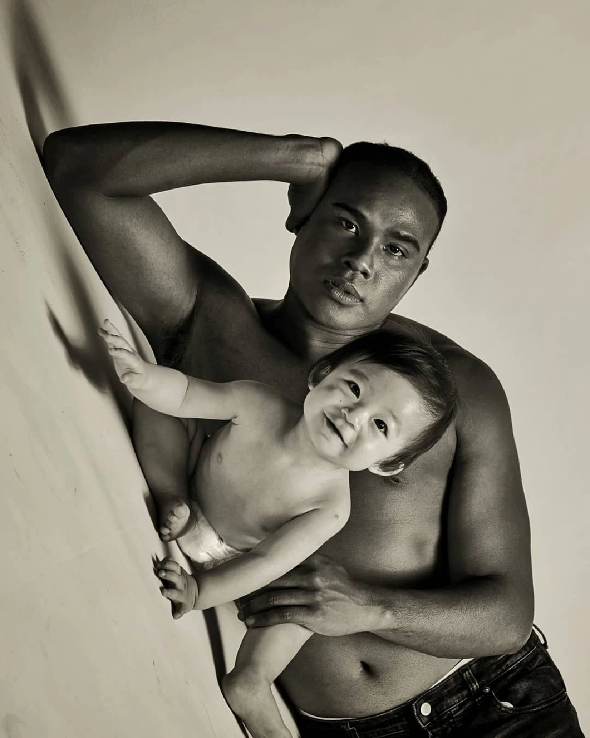 ความรักลุงกับหลาน “รัศมีแข” อุ้ม “น้องปกป้อง” ถ่ายแบบทูโทนสุดคลู