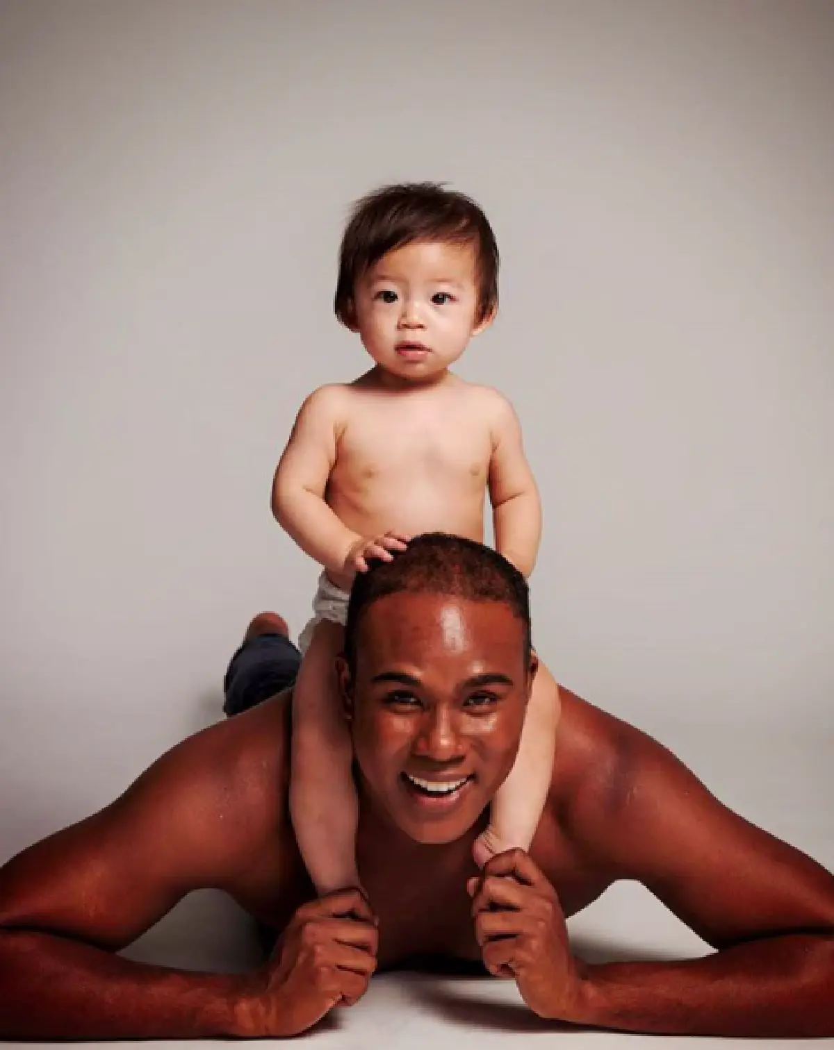 ความรักลุงกับหลาน “รัศมีแข” อุ้ม “น้องปกป้อง” ถ่ายแบบทูโทนสุดคลู