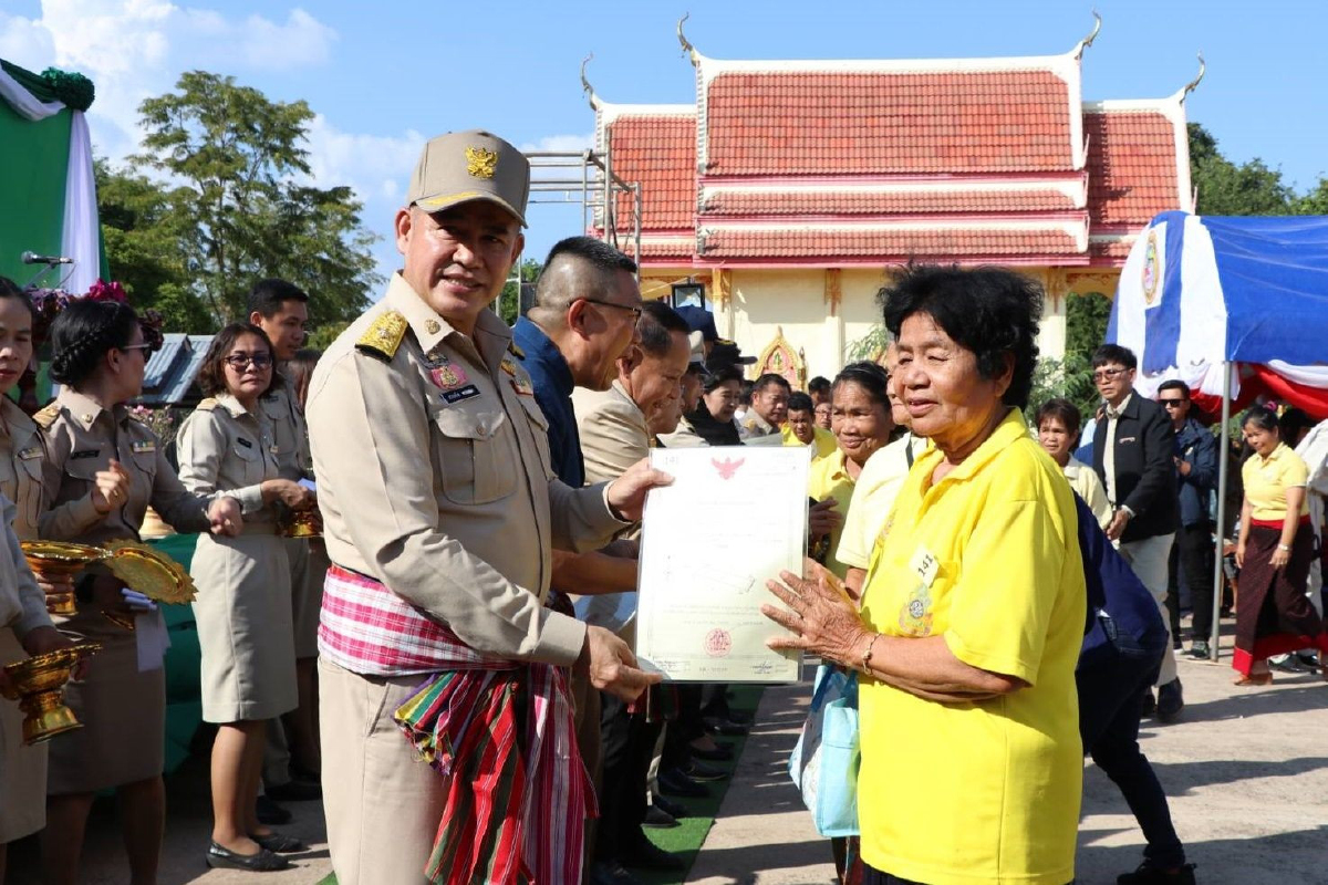 ร.อ.ธรรมนัส ลั่นยึดที่ดินนายทุนทำผิดวัตถุประสงค์ แจกเกษตรกรไร้ที่ทำกิน ร.อ.ธรรมนัส ลั่นยึดที่ดินนายทุนทำผิดวัตถุประสงค์ แจกเกษตรกรไร้ที่ทำกิน
