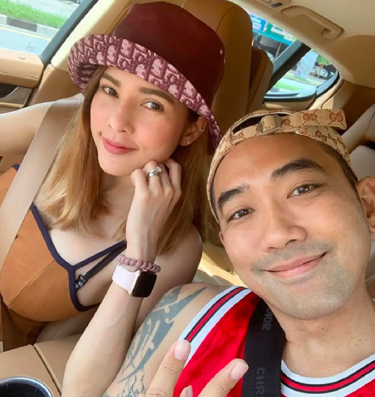 เปย์กันเก่ง “อุ้ม ลักขณา” สุดแฮปปี้! “บอล” มอบของขวัญชิ้นใหม่ให้เป็นรถหรูป้ายแดง