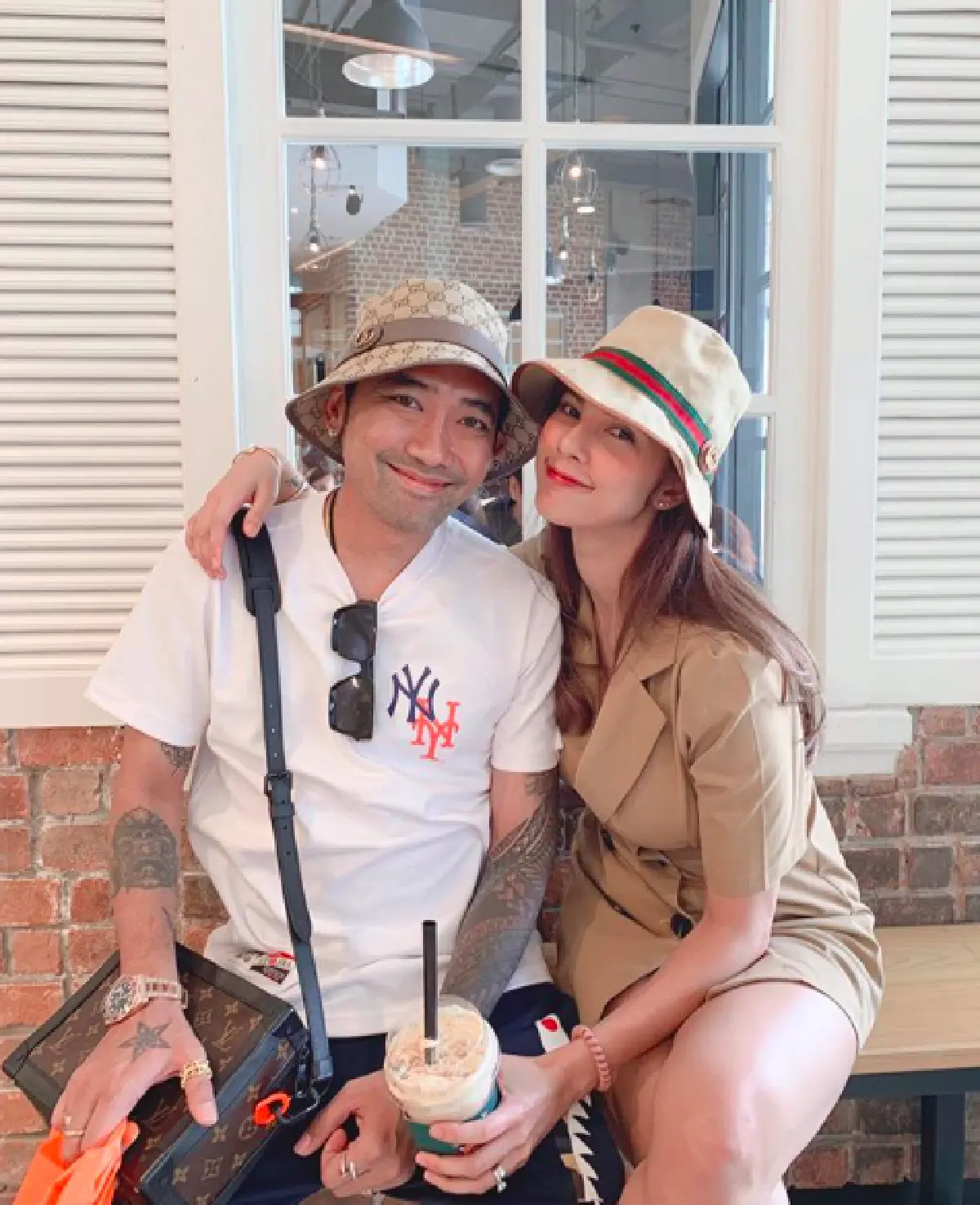 เปย์กันเก่ง “อุ้ม ลักขณา” สุดแฮปปี้! “บอล” มอบของขวัญชิ้นใหม่ให้เป็นรถหรูป้ายแดง