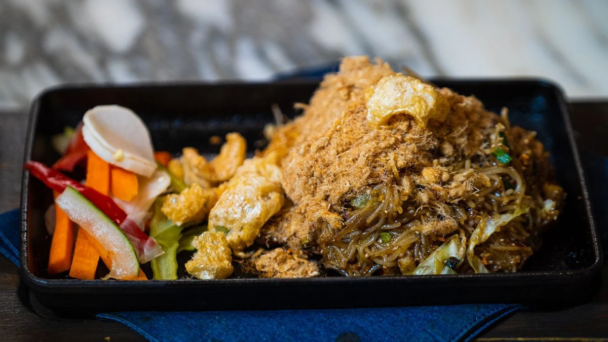 พิสูจน์ความจัดจ้านที่แซ่บมานานกว่า 20 ปี ที่ร้าน 'ส้มตำนัว'