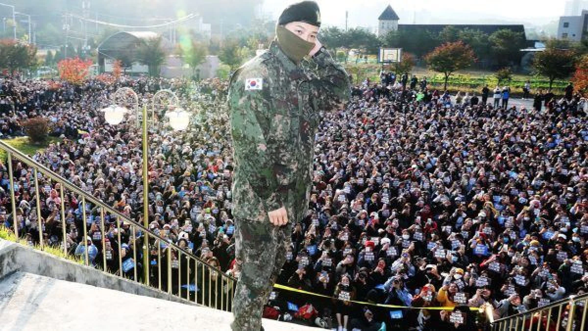 พ่อกลับมาแล้วจ้า! "G-Dragon” ปลดประจำการทหารอย่างเป็นทางการแล้ว แฟนคลับจากทั่วโลกแห่ต้อนรับ