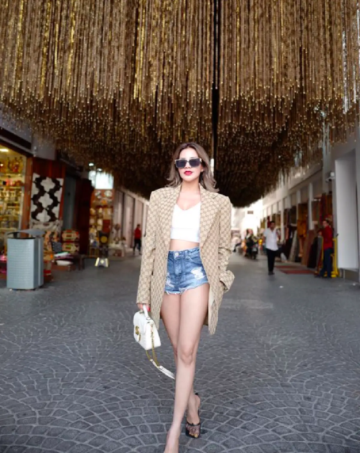 โชคดีแค่ไหนไม่ถูกจับ! “ใบเตย อาร์สยาม” นุ่งสั้นเที่ยวตลาดเมืองหลวงบาห์เรน ชี้เป็นประเทศเคร่งศาสนา