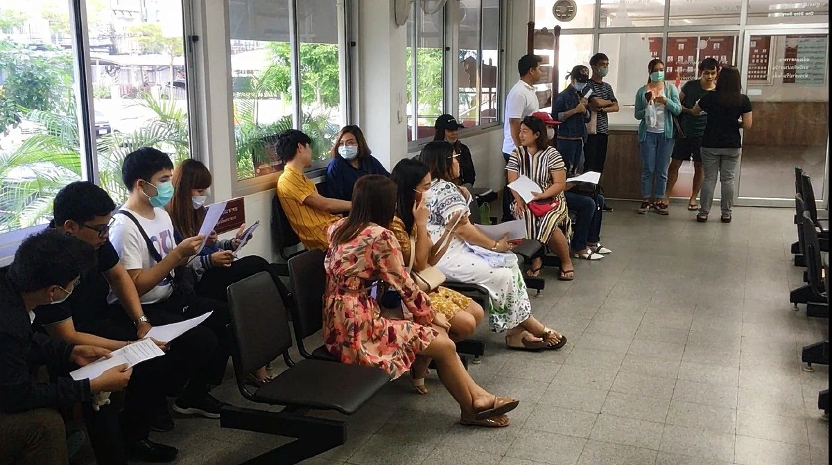 แห่แจ้งจับเน็ตไอดอล“แม่มณี”แน่นโรงพักโกงแชร์เงินออมเสียหายกว่า 25 ล.