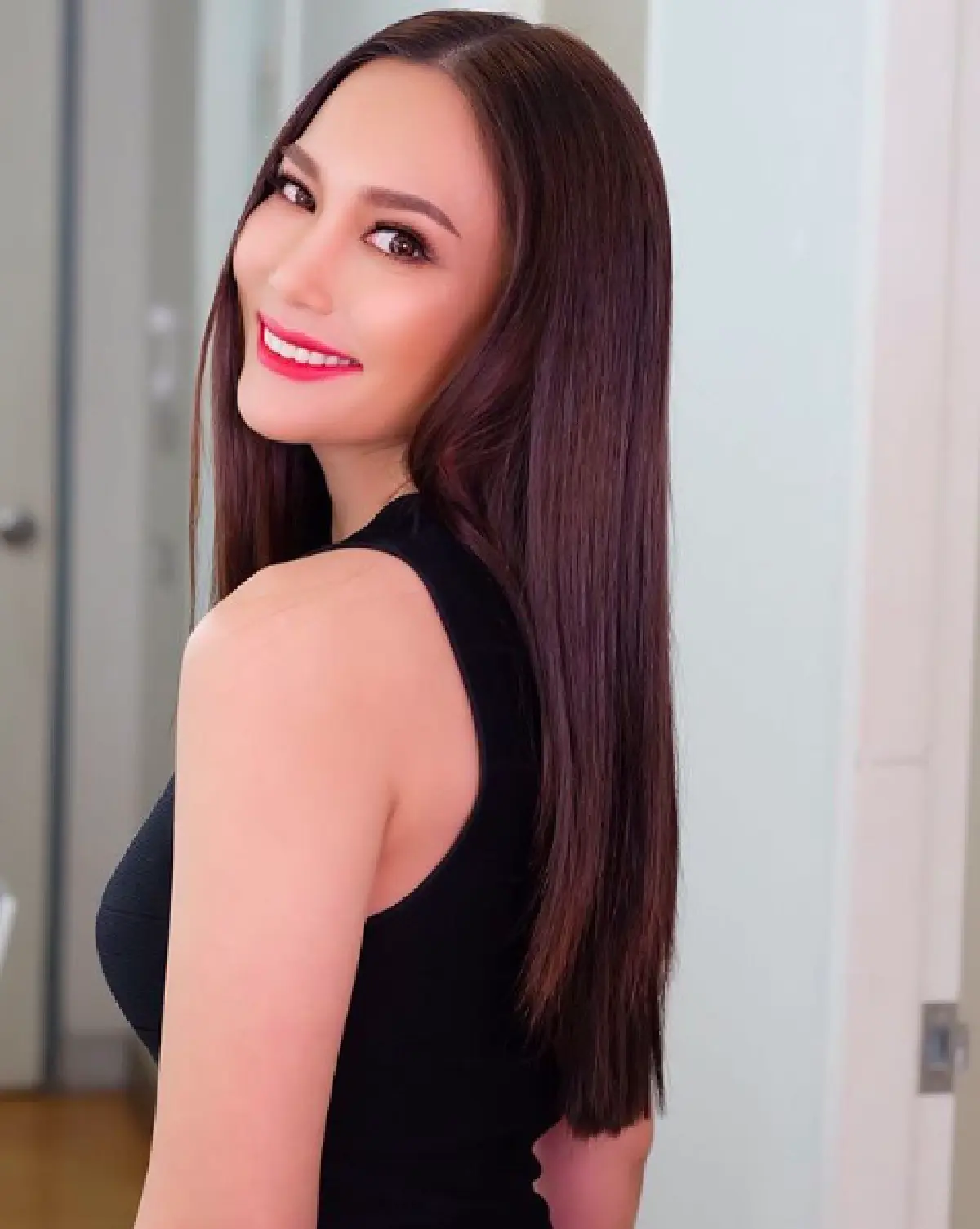 "ฌาร์ม ไอยวริญท์” ฮอตทะเลเดือด! นุ่งบิกินี่อวดกล้ามหน้าท้องสุดปั๊วะ