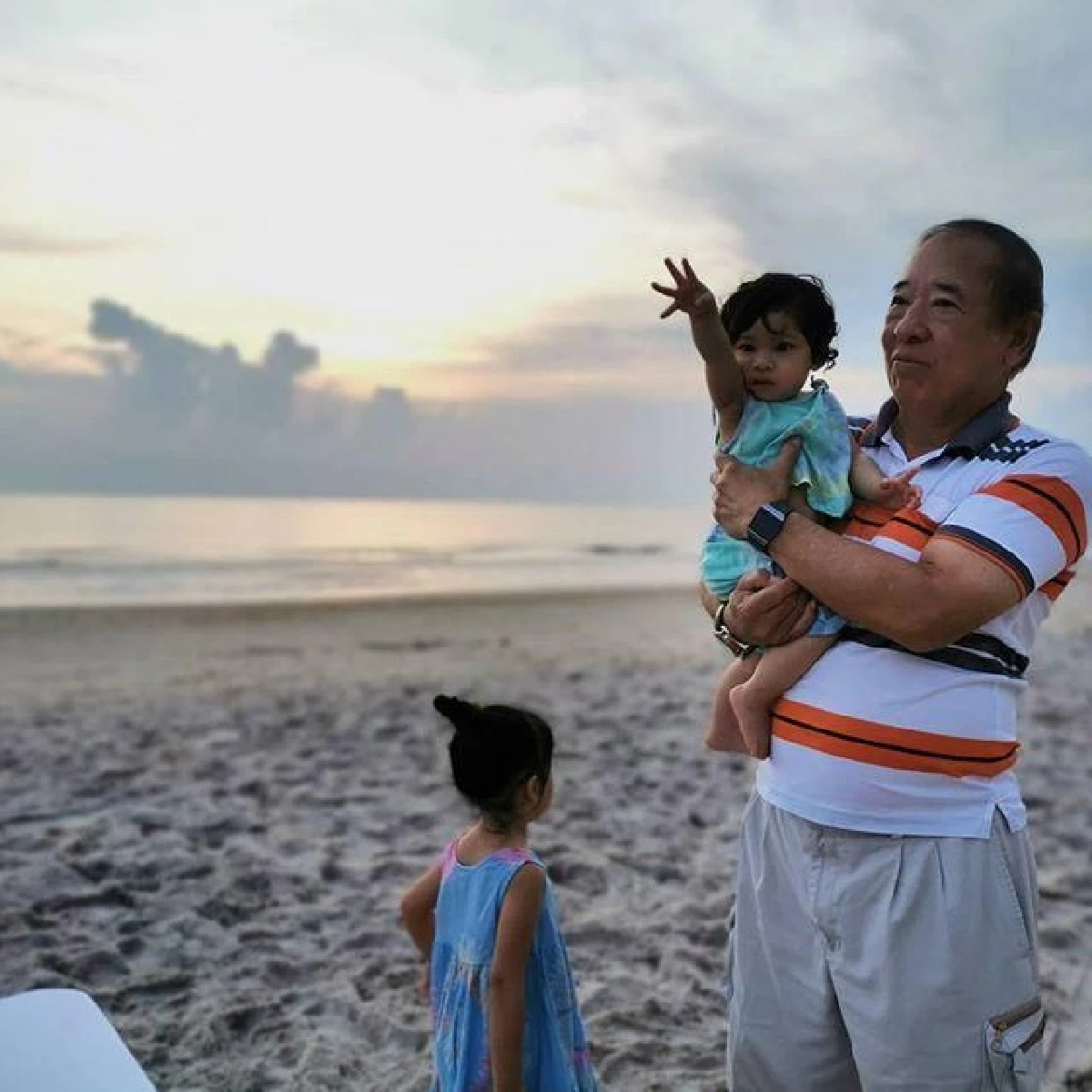 "เบนซ์ พรชิตา” เที่ยวหัวหินกับครอบครัว ไม่วายคว้าทูพีชมาใส่โชว์แผ่นหลังสุดแซ่บ