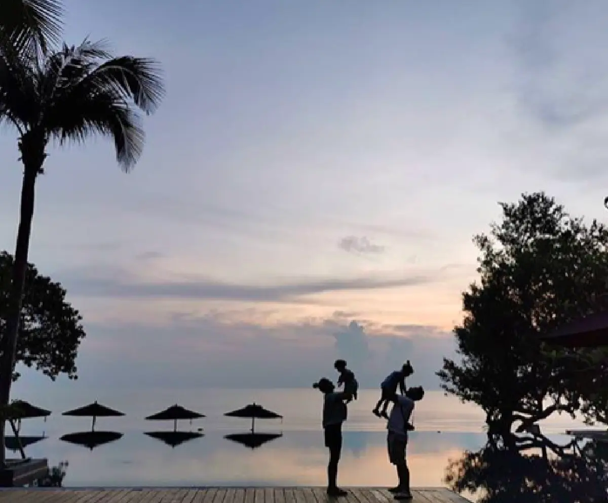 "เบนซ์ พรชิตา” เที่ยวหัวหินกับครอบครัว ไม่วายคว้าทูพีชมาใส่โชว์แผ่นหลังสุดแซ่บ