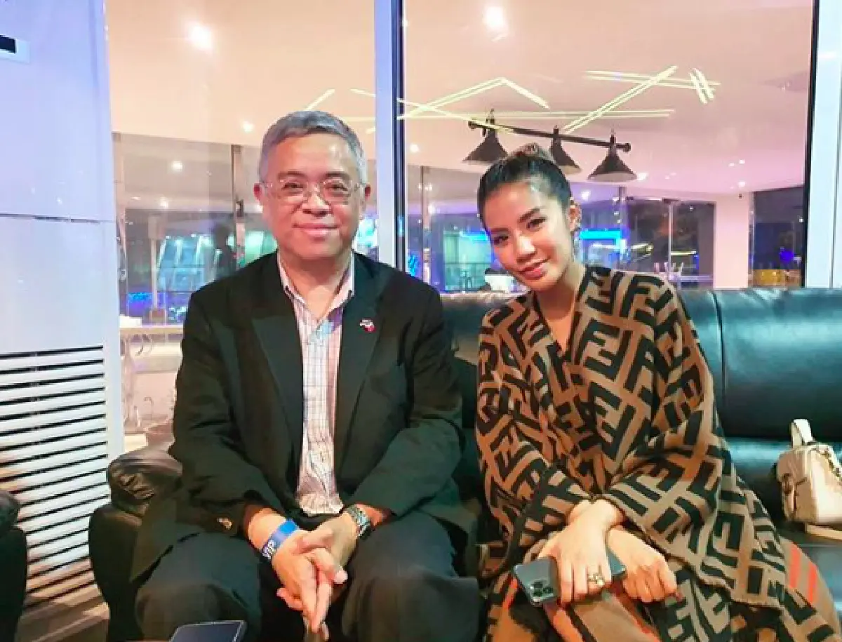 "ใบเตย อาร์สยาม” กับลุคเรียบร้อยในบาห์เรน! พร้อมขอบคุณท่านทูตที่มาต้อนรับ