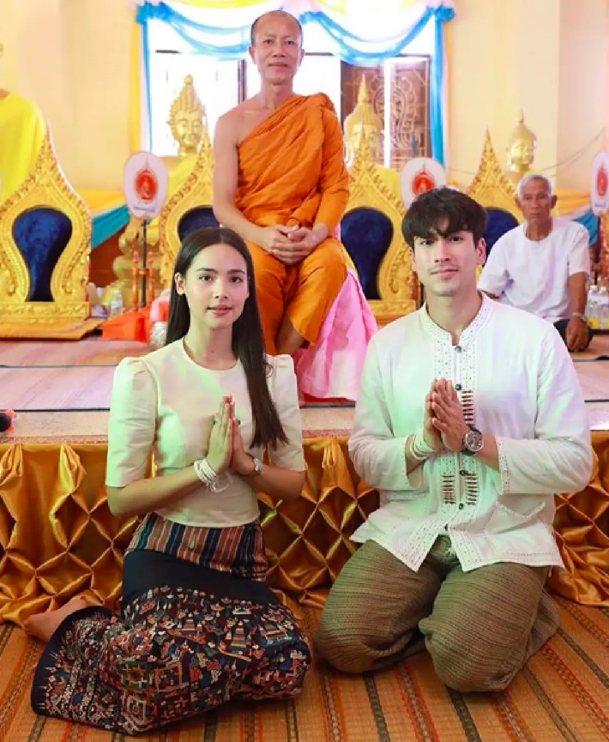 "ณเดชน์-ญาญ่า” เกี่ยวก้อยทำบุญกฐินประจำปี ได้เงินเข้าวัดกว่า 2 ล้านบาท