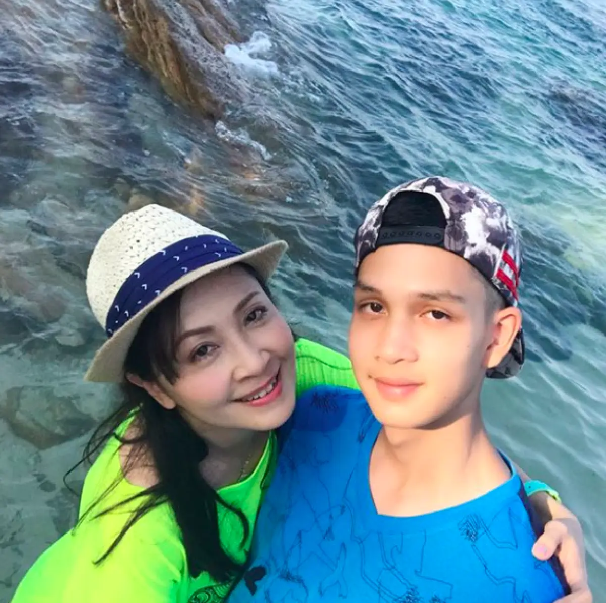 "กวาง กมลชนก" เผยภาพลูกชาย "น้องเน็ต”  ขึ้นจากทะเลได้หล่อมาก สาวๆ กรี๊ดสลบทีเดียว