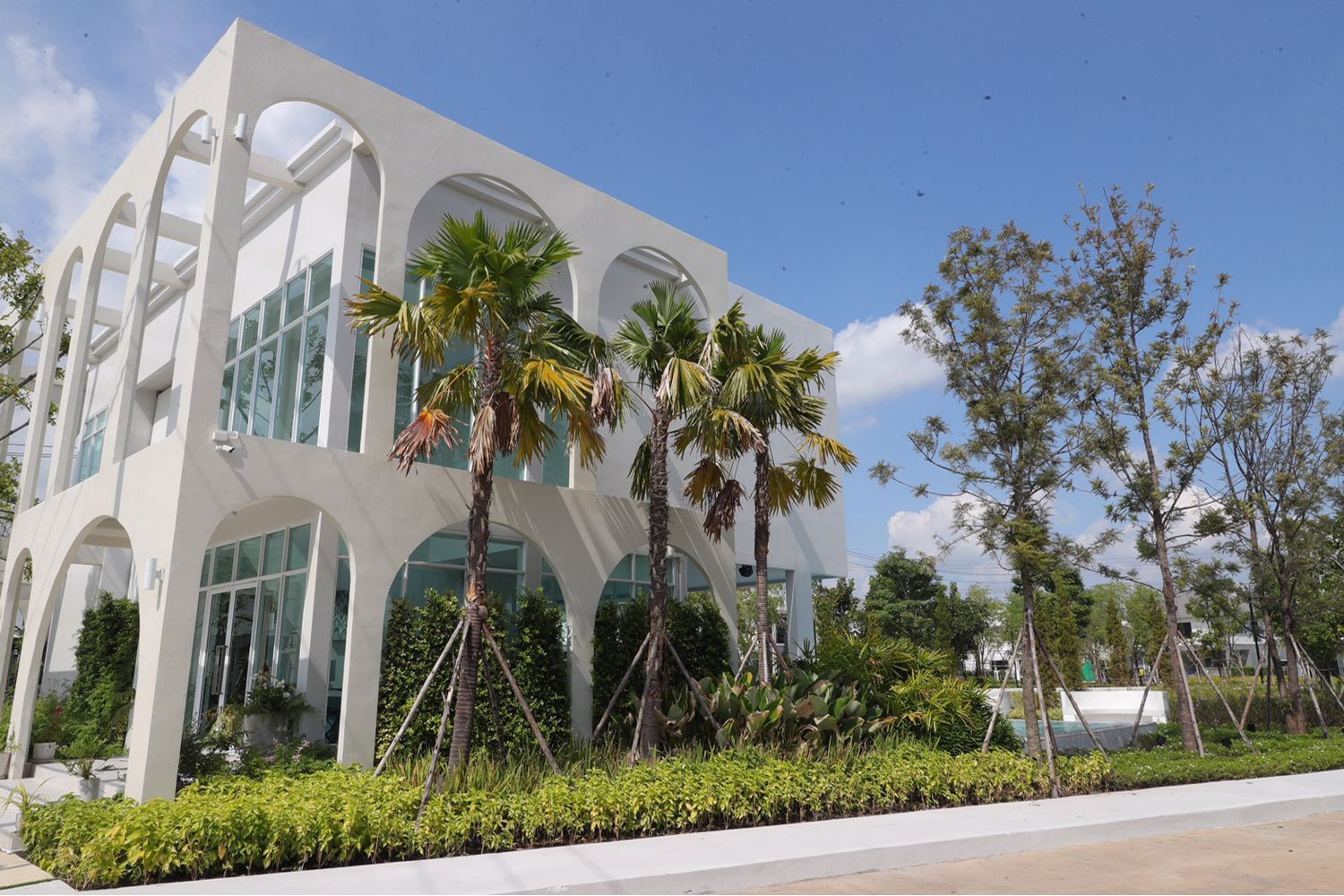 มารวย เรียลเอสเตท ชูคอนเซ็ปต์ SPORT & FAMINLY CENTER